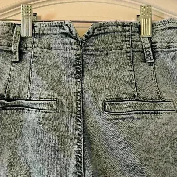 Celebrity Pink SZ 1 XS Acid Washed Jean Shorts - Picture 8 of 10